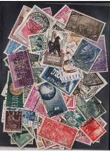 ITALIA - Busta composta da 100 francobolli italiani usati diversi anni misti primi anni Repubblica